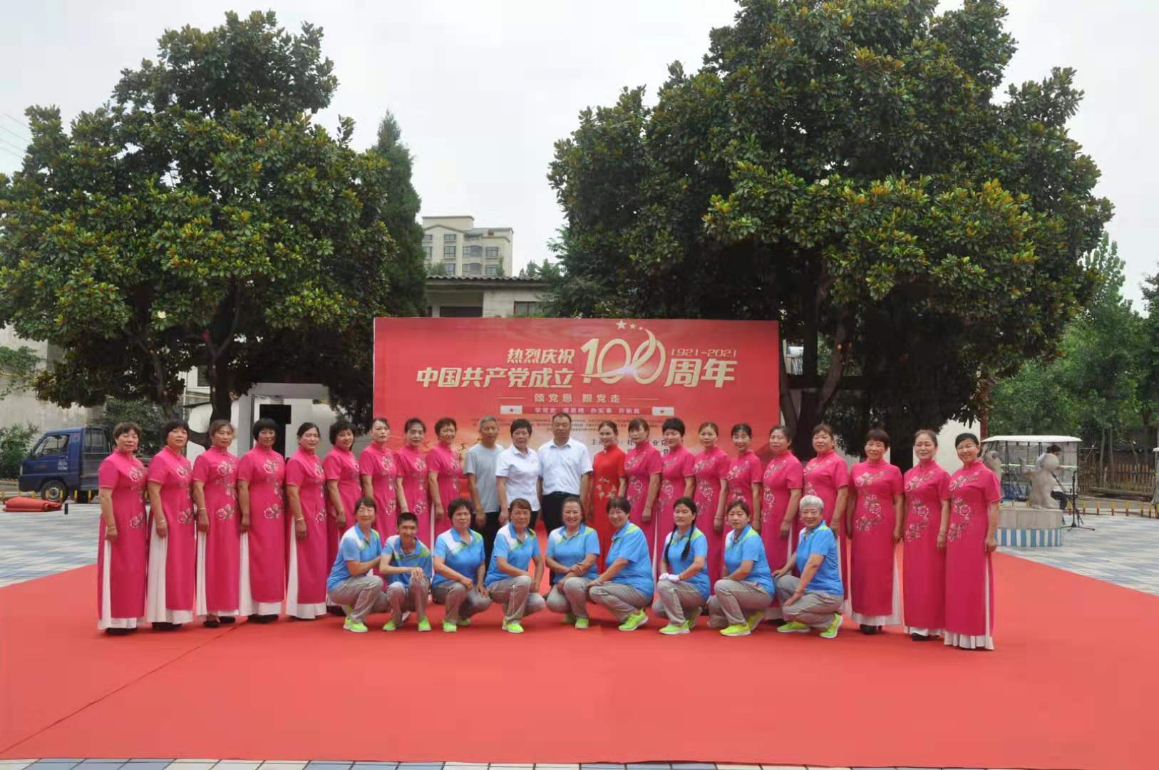 博農集團隆重舉辦“七一”頌黨恩、跟黨走紅歌演出活動